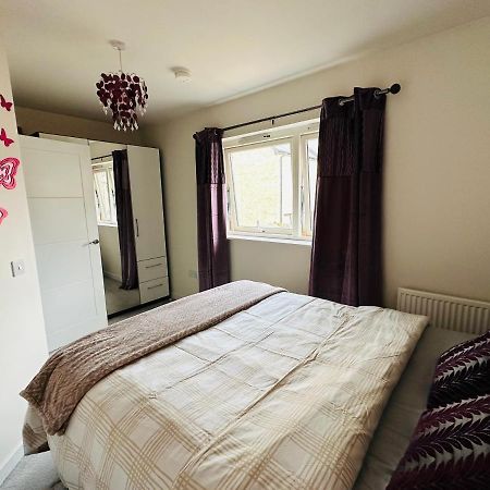 Modern 3 Bed Villa With Free Parking And Garden Close To City Center And Edinburgh Airport Екстериор снимка
