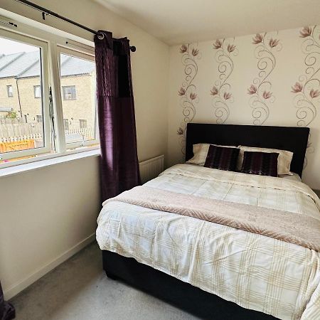 Modern 3 Bed Villa With Free Parking And Garden Close To City Center And Edinburgh Airport Екстериор снимка