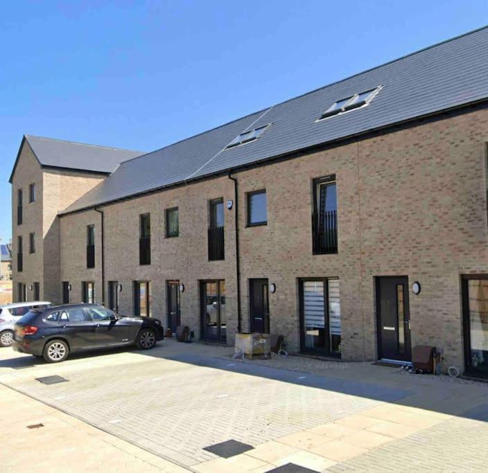 Modern 3 Bed Villa With Free Parking And Garden Close To City Center And Edinburgh Airport Екстериор снимка