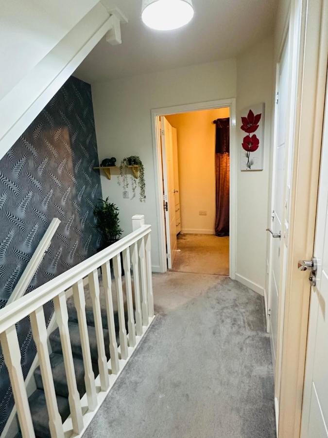 Modern 3 Bed Villa With Free Parking And Garden Close To City Center And Edinburgh Airport Екстериор снимка