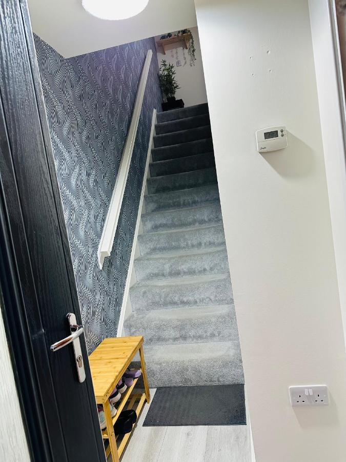 Modern 3 Bed Villa With Free Parking And Garden Close To City Center And Edinburgh Airport Екстериор снимка