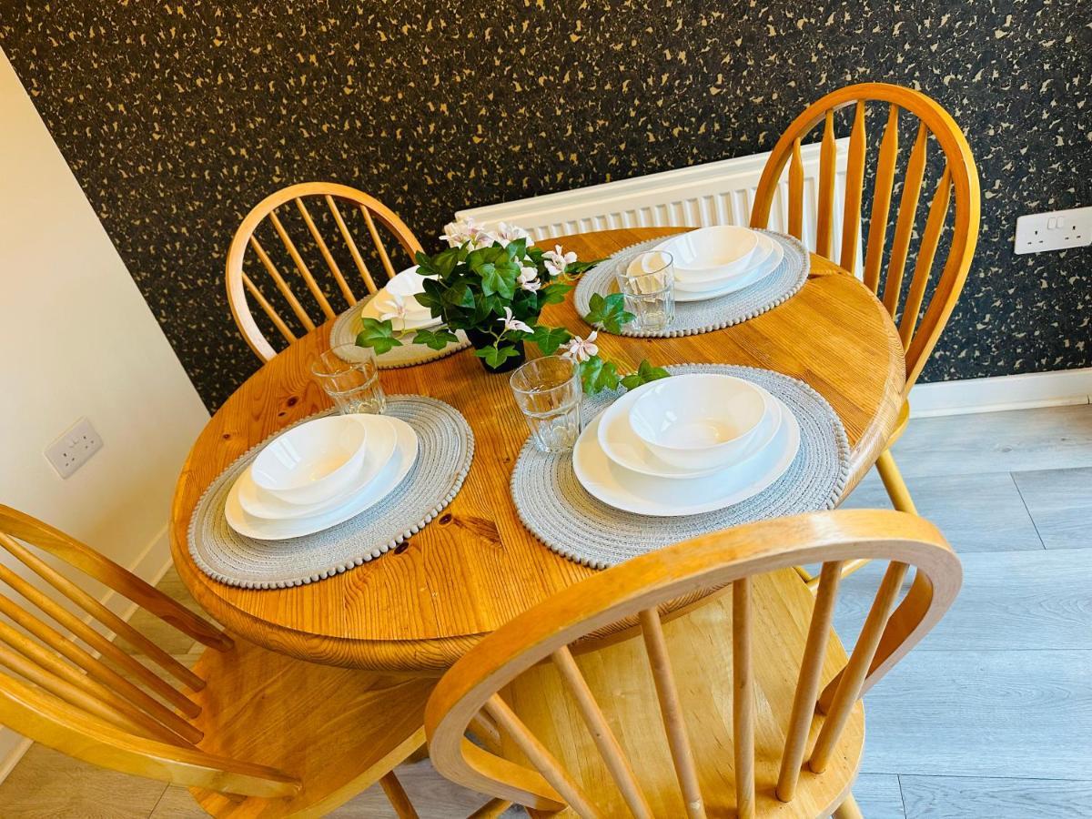 Modern 3 Bed Villa With Free Parking And Garden Close To City Center And Edinburgh Airport Екстериор снимка